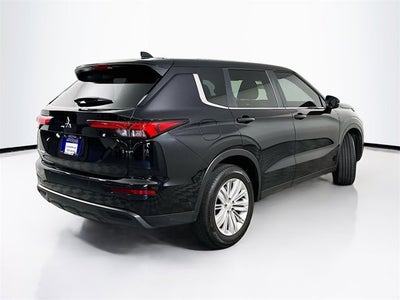 2024 Mitsubishi Outlander ES