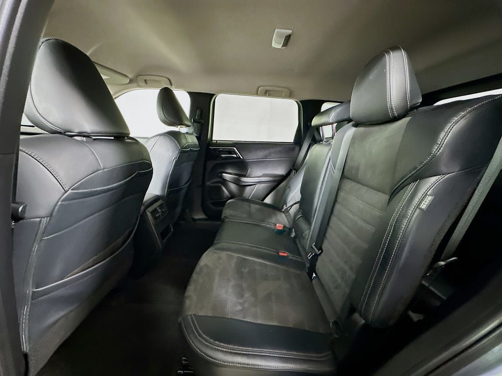 2023 Mitsubishi Outlander SE