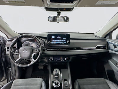 2023 Mitsubishi Outlander SE