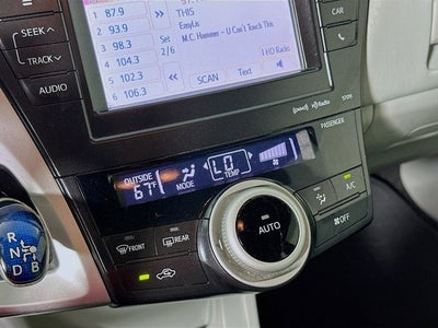 2014 Toyota Prius v Five