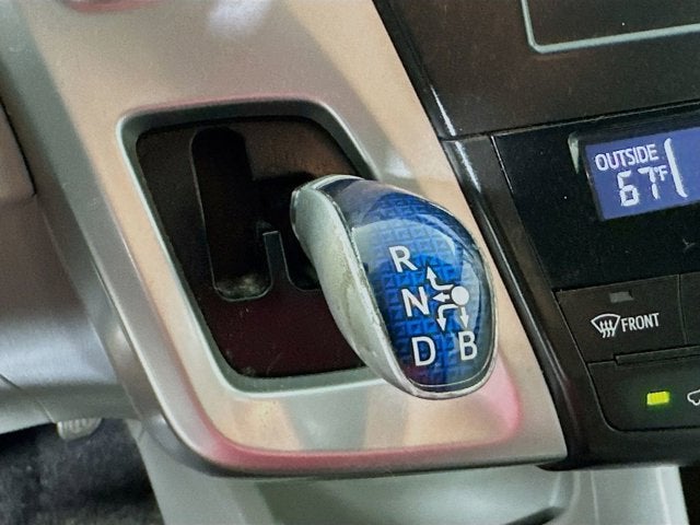 2014 Toyota Prius v Five