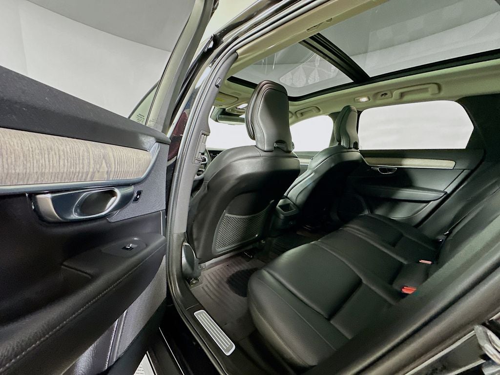 2022 Volvo V90 Cross Country B6