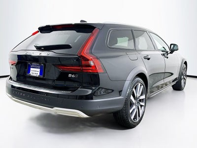 2022 Volvo V90 Cross Country B6