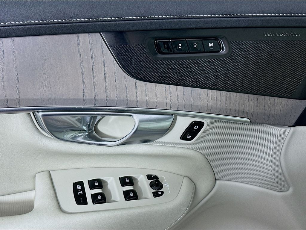 2026 Volvo XC90 B6 Ultra