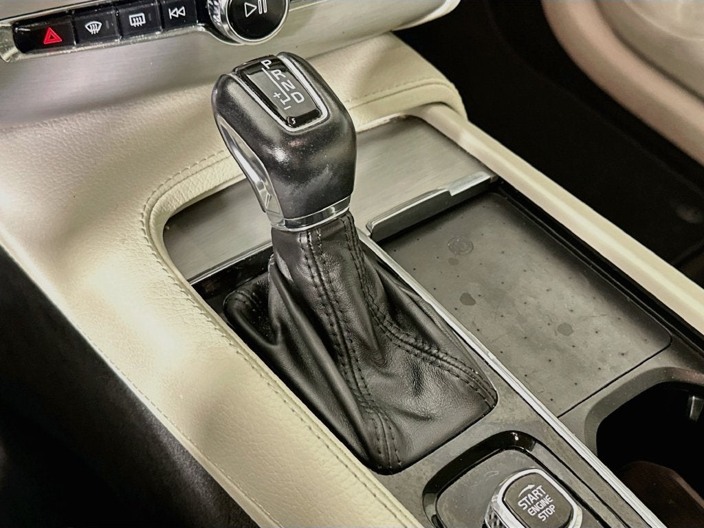 2021 Volvo XC90 T5 Momentum