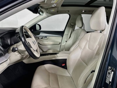 2021 Volvo XC90 T5 Momentum