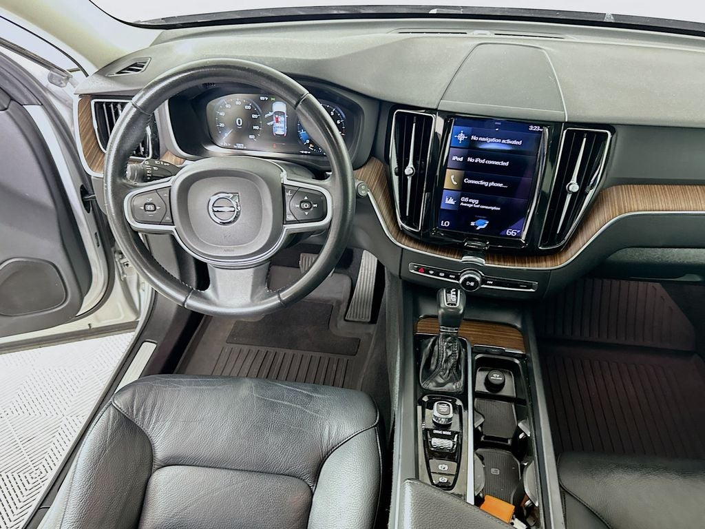 2021 Volvo XC60 T5 Momentum