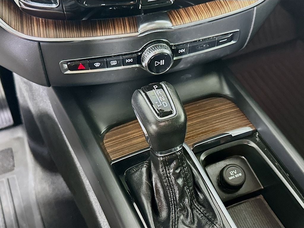 2021 Volvo XC60 T5 Momentum