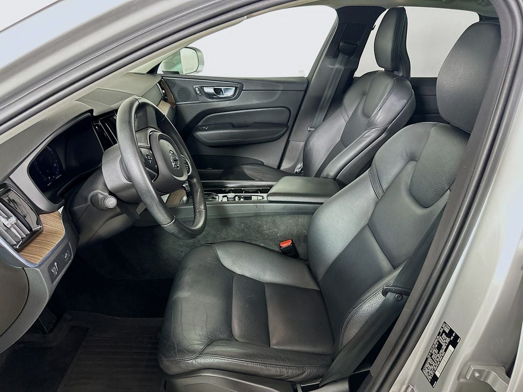 2021 Volvo XC60 T5 Momentum