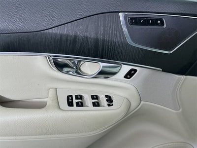 2020 Volvo XC90 Momentum