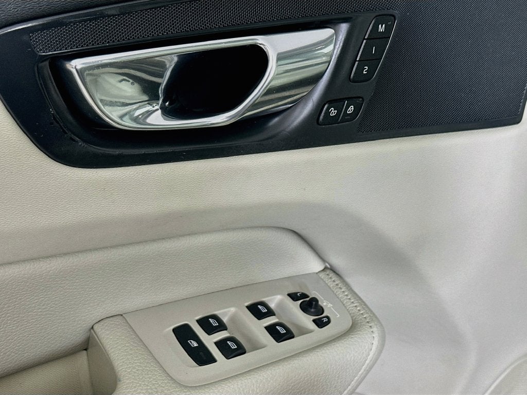 2018 Volvo XC60 T5 Momentum