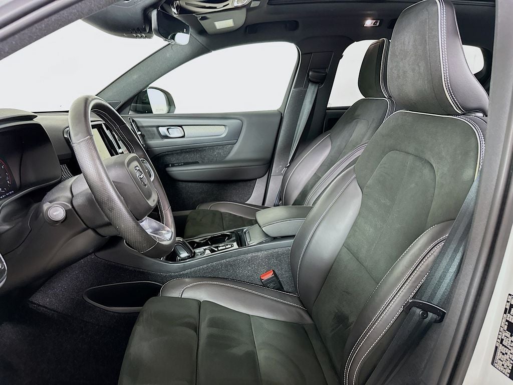 2021 Volvo XC40 R-Design