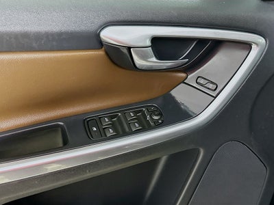2016 Volvo XC60 T5 Drive-E Premier