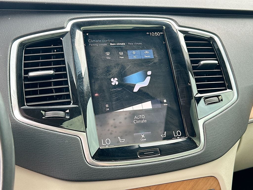 2022 Volvo XC90 T6 Momentum