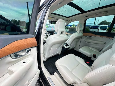 2022 Volvo XC90 T6 Momentum