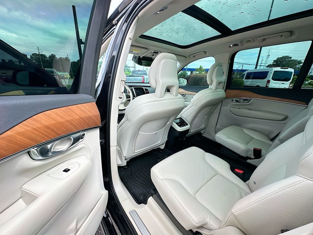2022 Volvo XC90 T6 Momentum