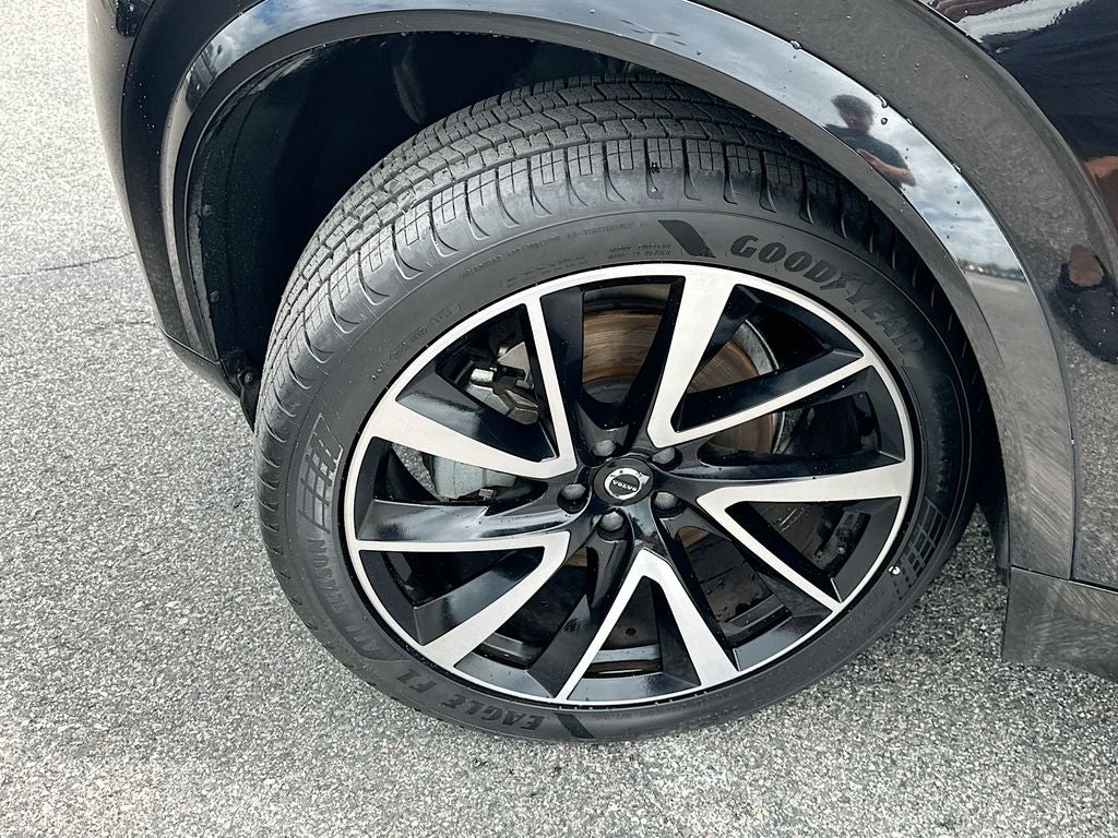 2022 Volvo XC90 T6 Momentum