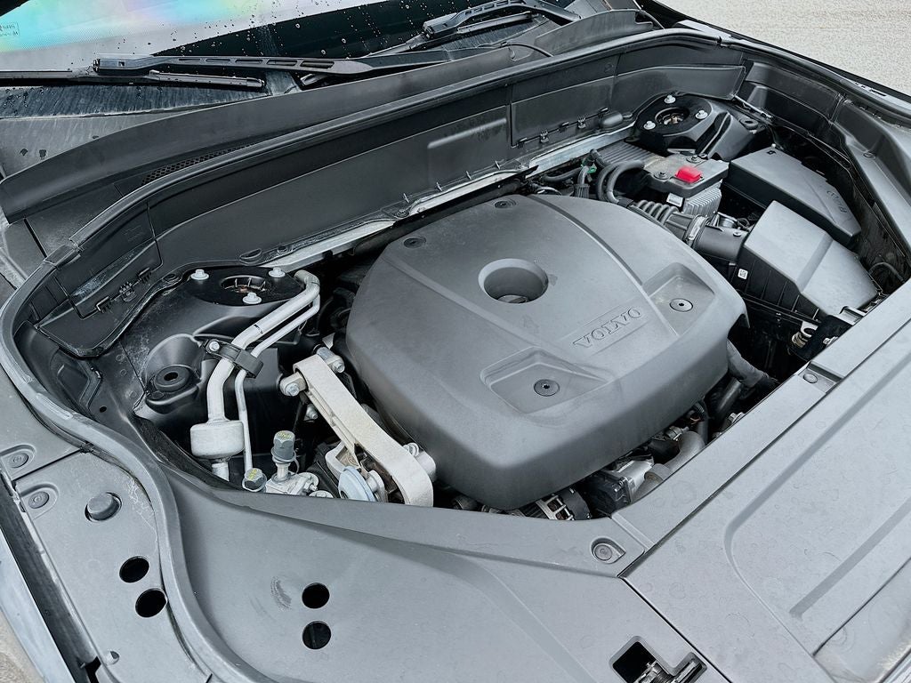 2022 Volvo XC90 T6 Momentum