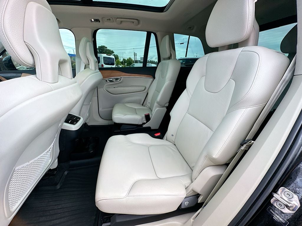 2022 Volvo XC90 T6 Momentum