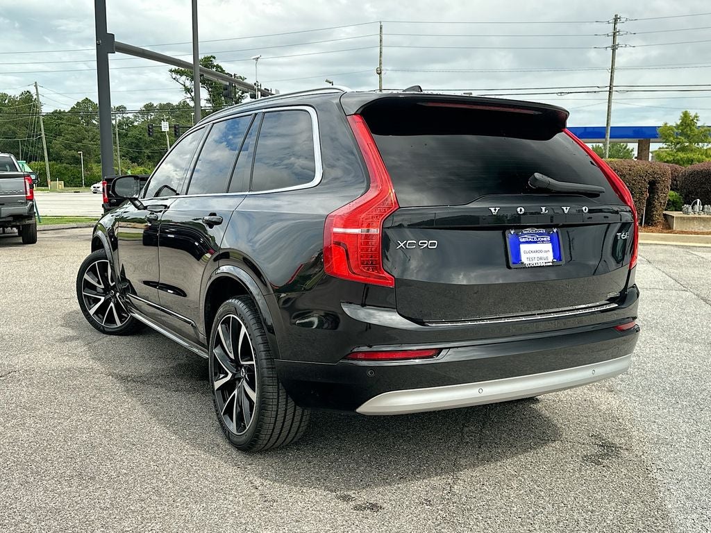 2022 Volvo XC90 T6 Momentum