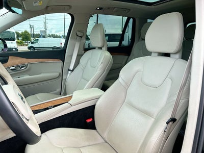 2022 Volvo XC90 T6 Momentum