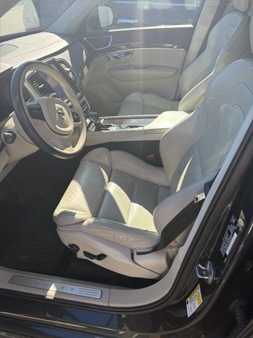 2016 Volvo XC90 T6 Momentum