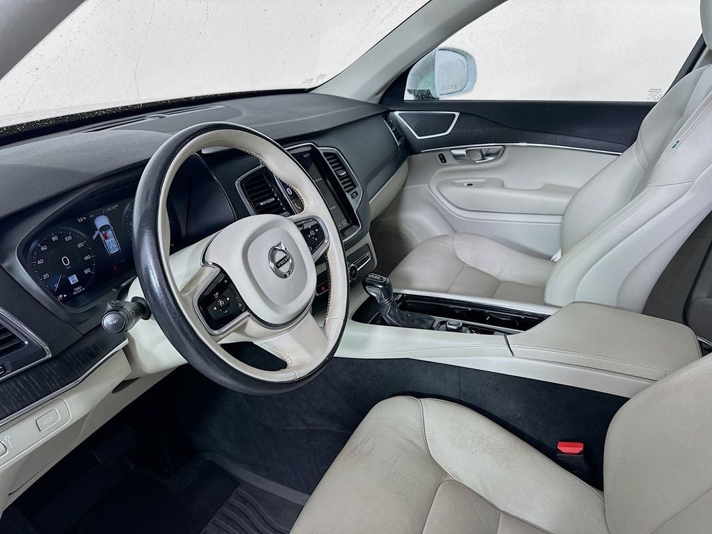 2020 Volvo XC90 T6 Momentum