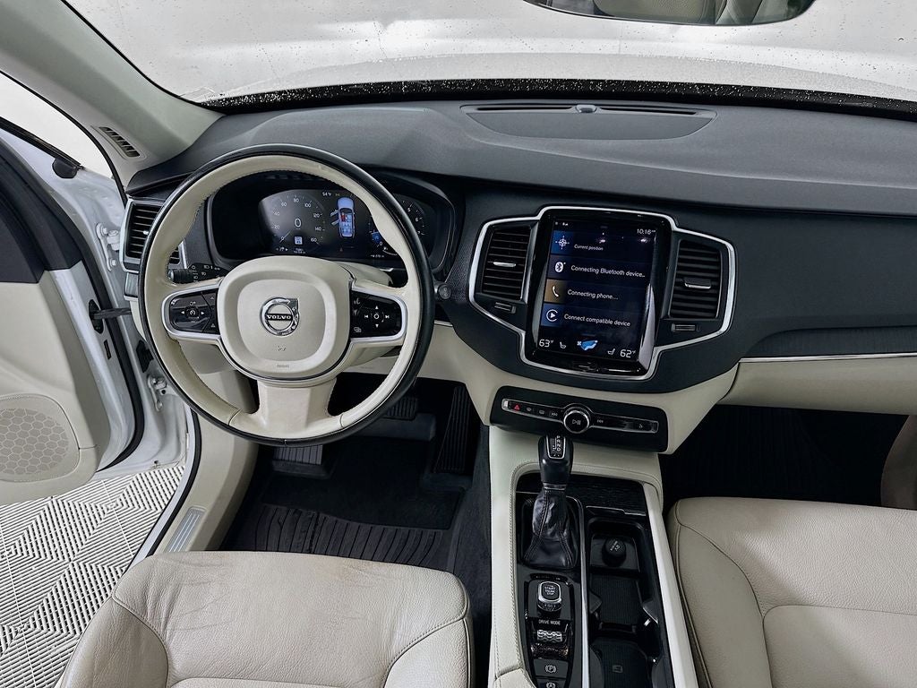 2020 Volvo XC90 T6 Momentum