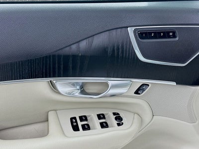 2020 Volvo XC90 T6 Momentum