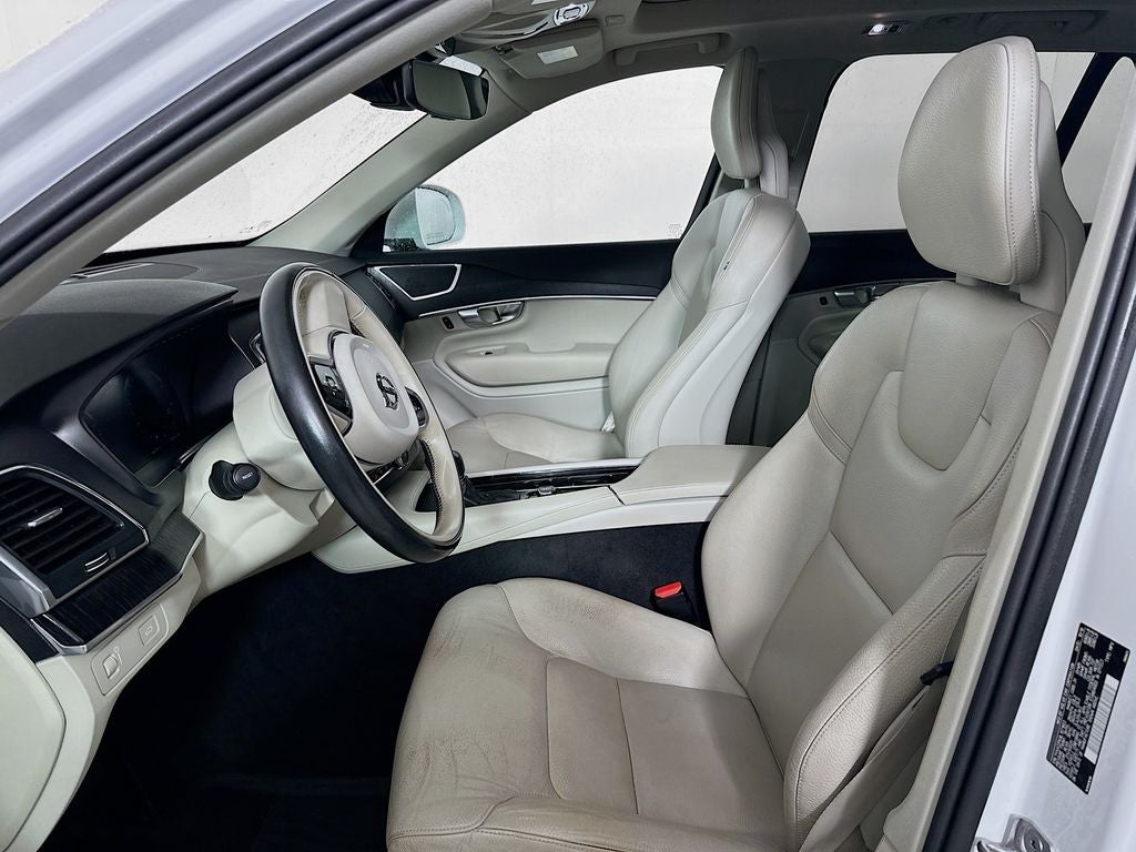 2020 Volvo XC90 T6 Momentum