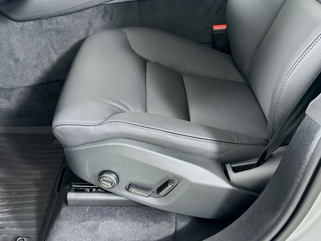 2025 Volvo XC90 Plug-In Hybrid T8 Plus 6 Passenger