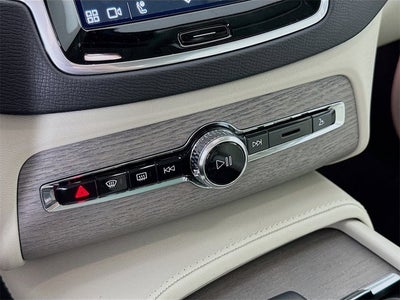 2025 Volvo XC90 Plug-In Hybrid Plus