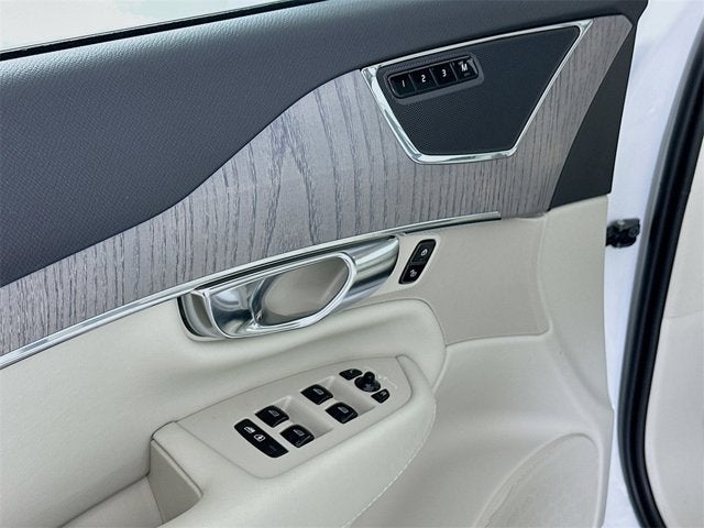 2025 Volvo XC90 Plug-In Hybrid Plus