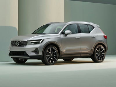 2023 Volvo XC40 B4 Plus Bright Theme