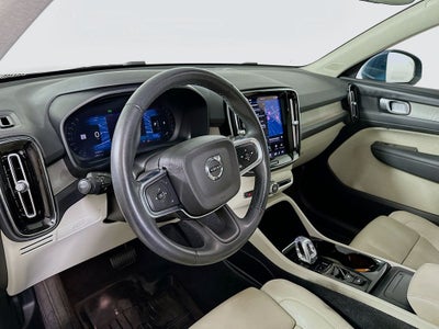 2023 Volvo XC40 B4 Plus Bright Theme