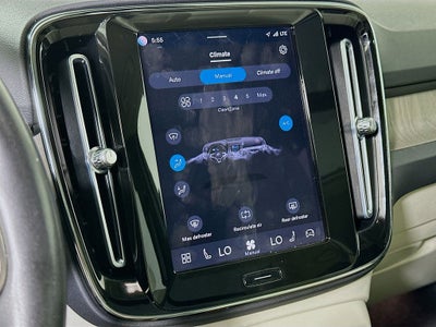 2023 Volvo XC40 B4 Plus Bright Theme