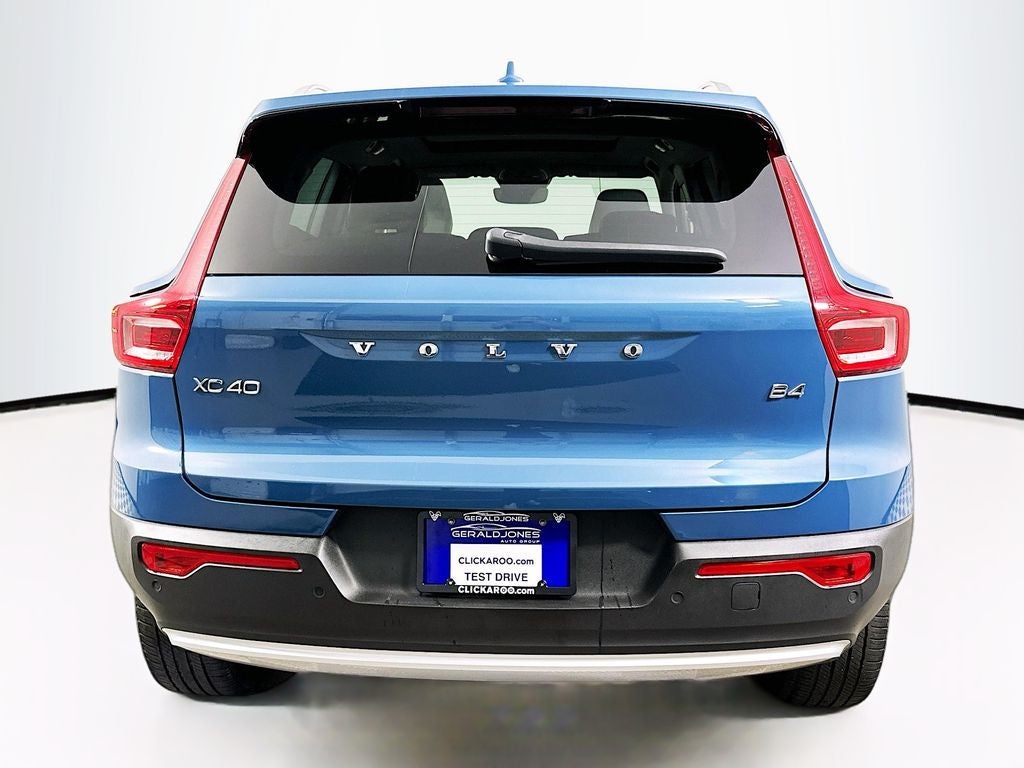 2023 Volvo XC40 B4 Plus Bright Theme