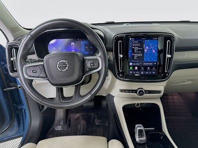 2023 Volvo XC40 B4 Plus Bright Theme