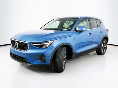 2023 Volvo XC40 B4 Plus Bright Theme