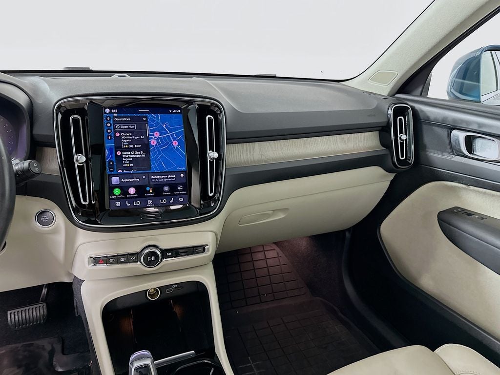 2023 Volvo XC40 B4 Plus Bright Theme