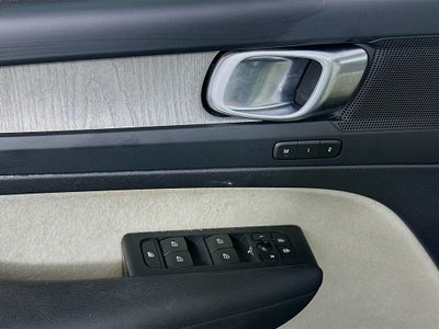 2023 Volvo XC40 B4 Plus Bright Theme