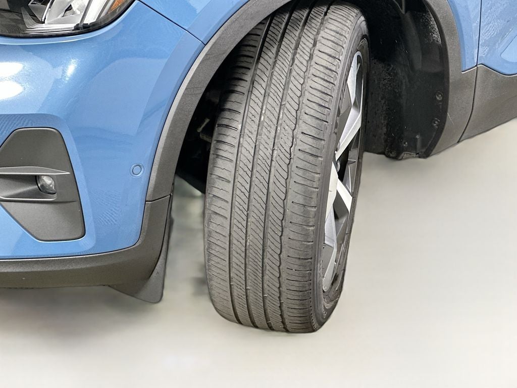 2023 Volvo XC40 B4 Plus Bright Theme