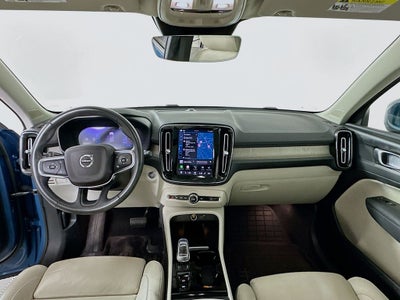 2023 Volvo XC40 B4 Plus Bright Theme