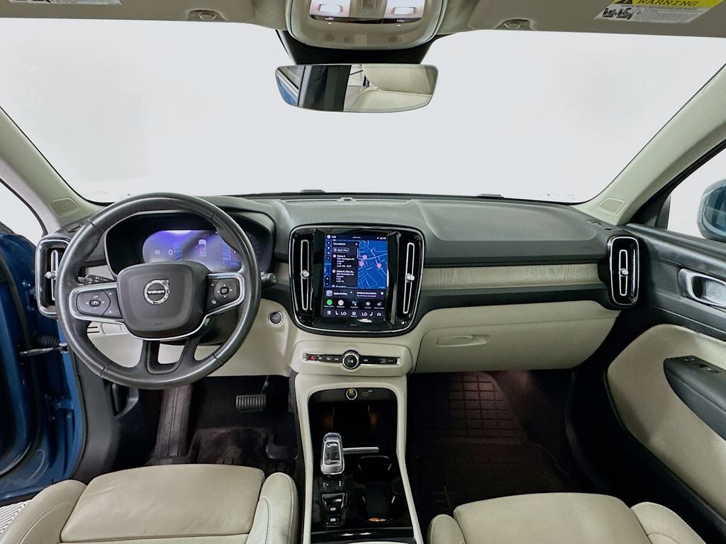 2023 Volvo XC40 B4 Plus Bright Theme