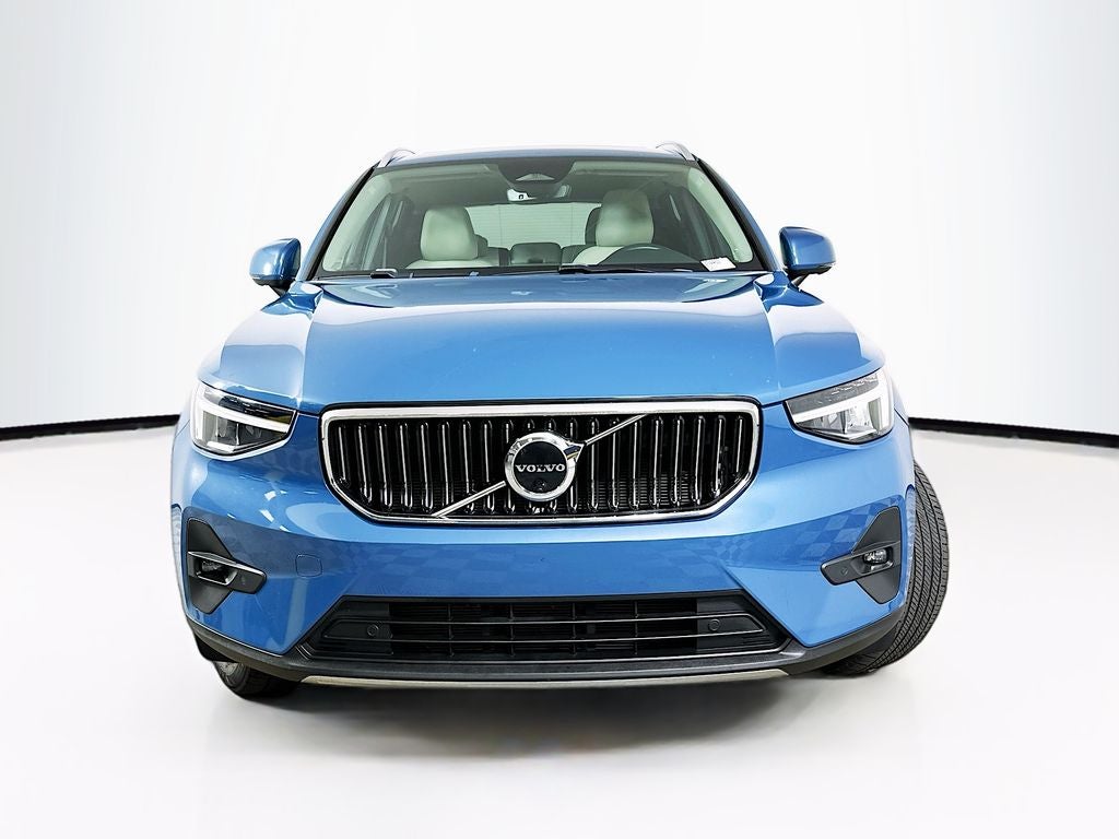 2023 Volvo XC40 B4 Plus Bright Theme