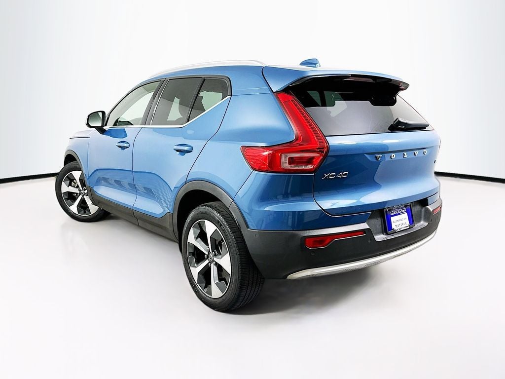 2023 Volvo XC40 B4 Plus Bright Theme