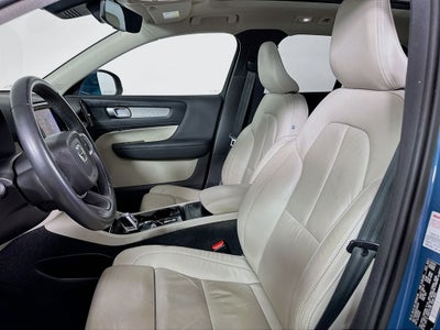 2023 Volvo XC40 B4 Plus Bright Theme