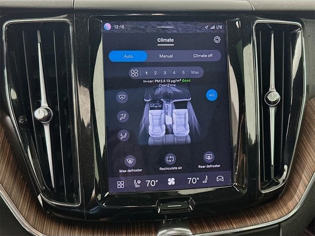 2022 Volvo XC60 Momentum