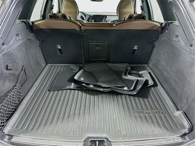 2022 Volvo XC60 Momentum