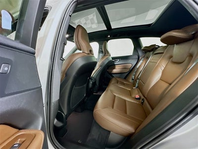 2022 Volvo XC60 Momentum
